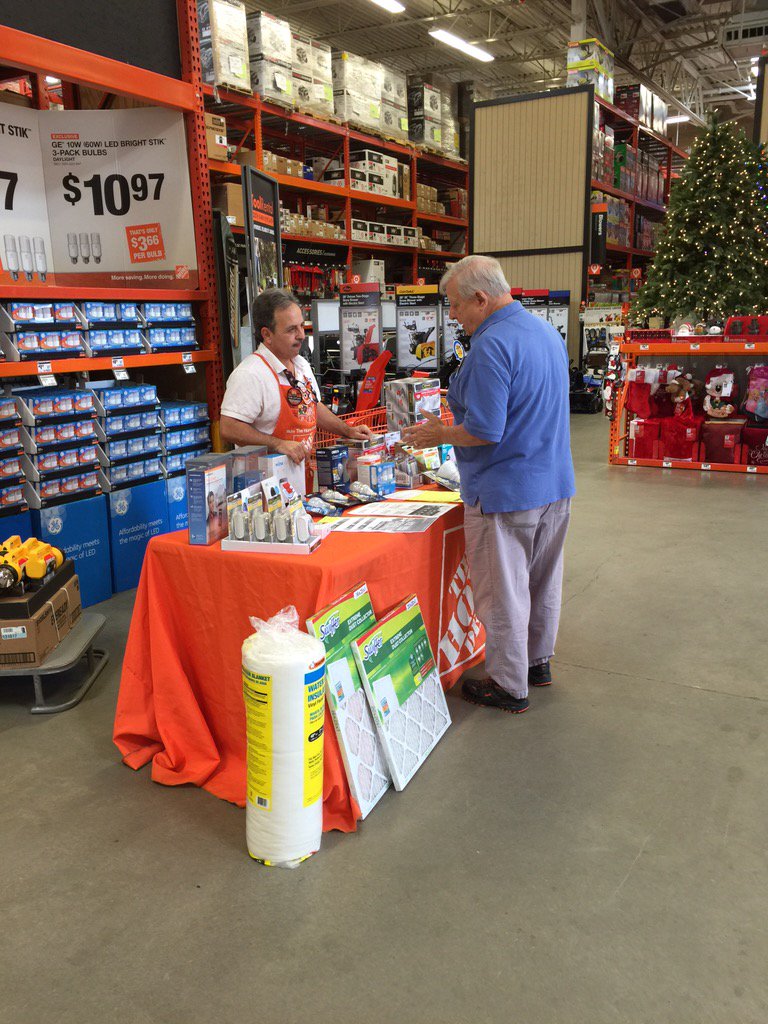 billryba933's tweet photo. Apple Cider and Spiced Donuts, Sue P and Dom driving sales and Leeeaaaddddsss! Nice job! https://t.co/JPjasbcEhS