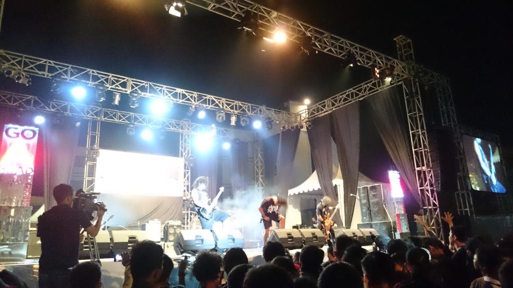 RollingStoneINA's tweet photo. Malam ini @burgerkill tampil minus Eben karena sedang sakit menutup @RockInCelebes Palu hari pertama. #RICfest2015 https://t.co/aCALQZkrrU