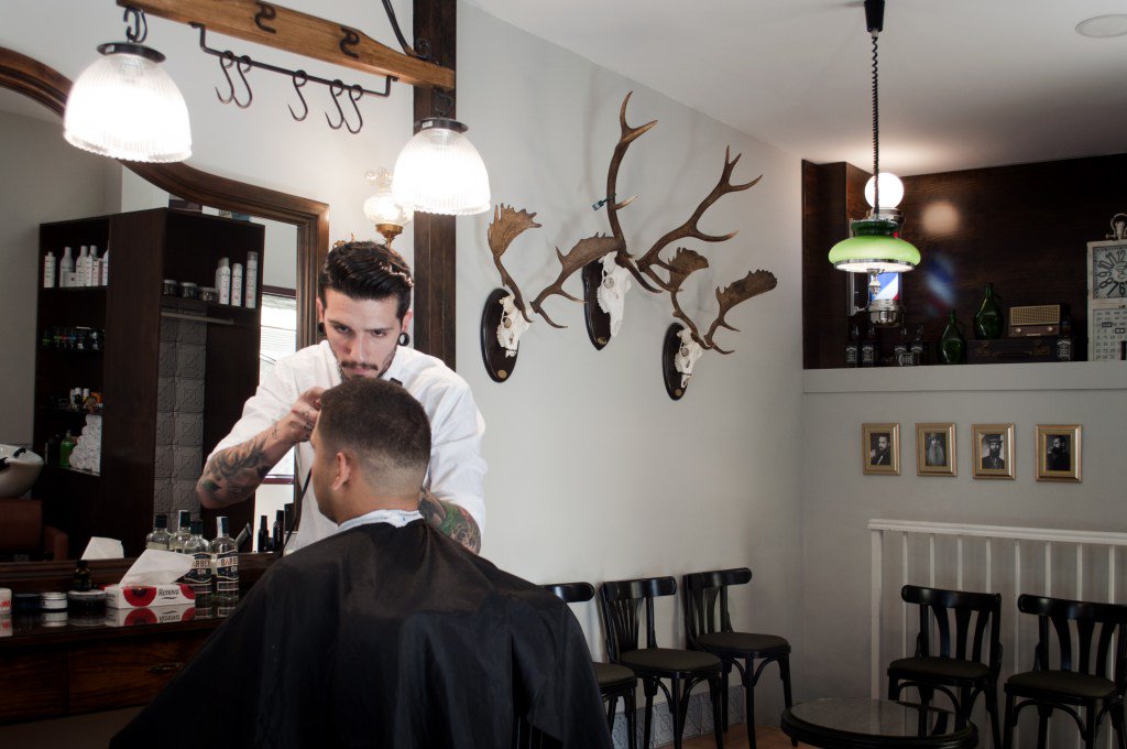 FormasdHabitar's tweet photo. Barbería caballero BARBER SHOP BARBUDO͛S https://t.co/dUxXVR7tOY https://t.co/J1RNF4nr7X