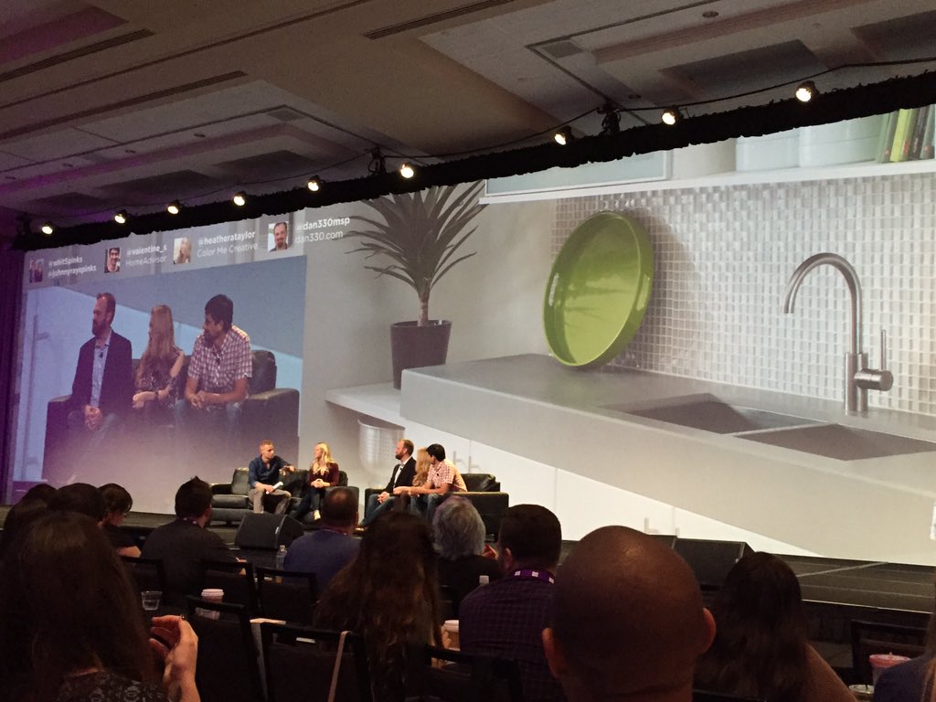 carlymcreates's tweet photo. @kristinawebb_ creator of #ColorMeCreative at #izeafest https://t.co/ZuO4lLxQKJ