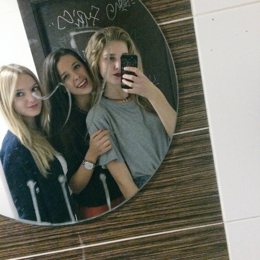 Isaa_MN's tweet photo. Y doy gracias por tenerlas. Muy buena noche ♡ @lovebigote @GarciaBernal17 https://t.co/TY0enTJxgM