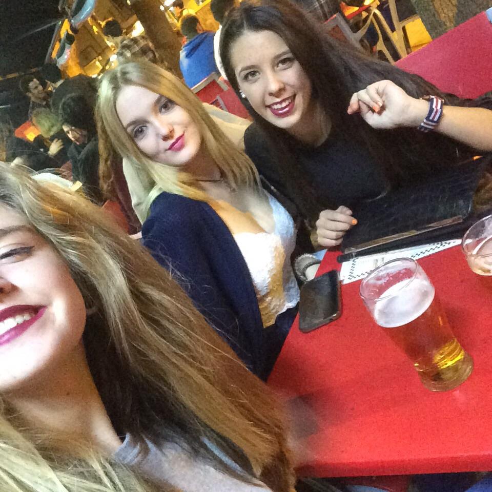 Isaa_MN's tweet photo. Y doy gracias por tenerlas. Muy buena noche ♡ @lovebigote @GarciaBernal17 https://t.co/TY0enTJxgM
