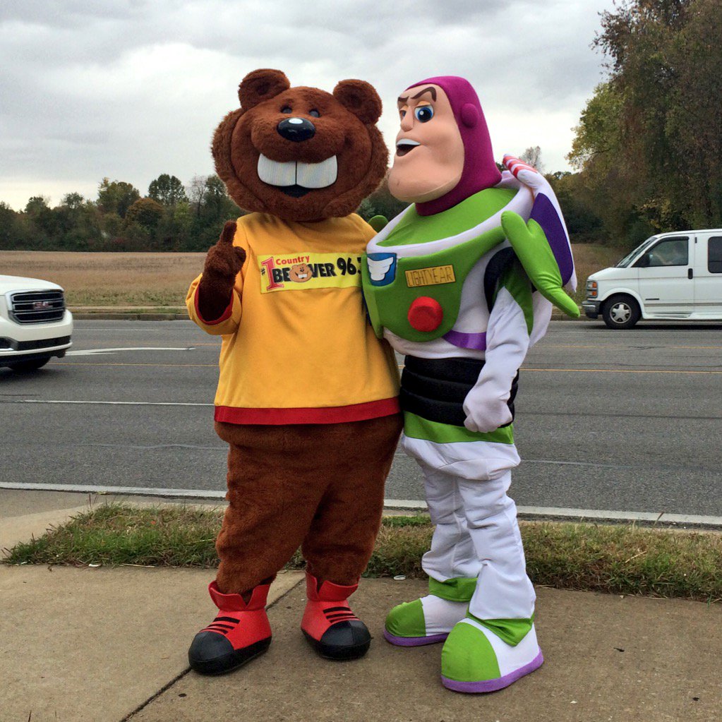 LangevinToni's tweet photo. Come out and see Buddy Beaver and Buzz @HughesColeman. #uhaveafriendinme https://t.co/aA6g6fi6jM