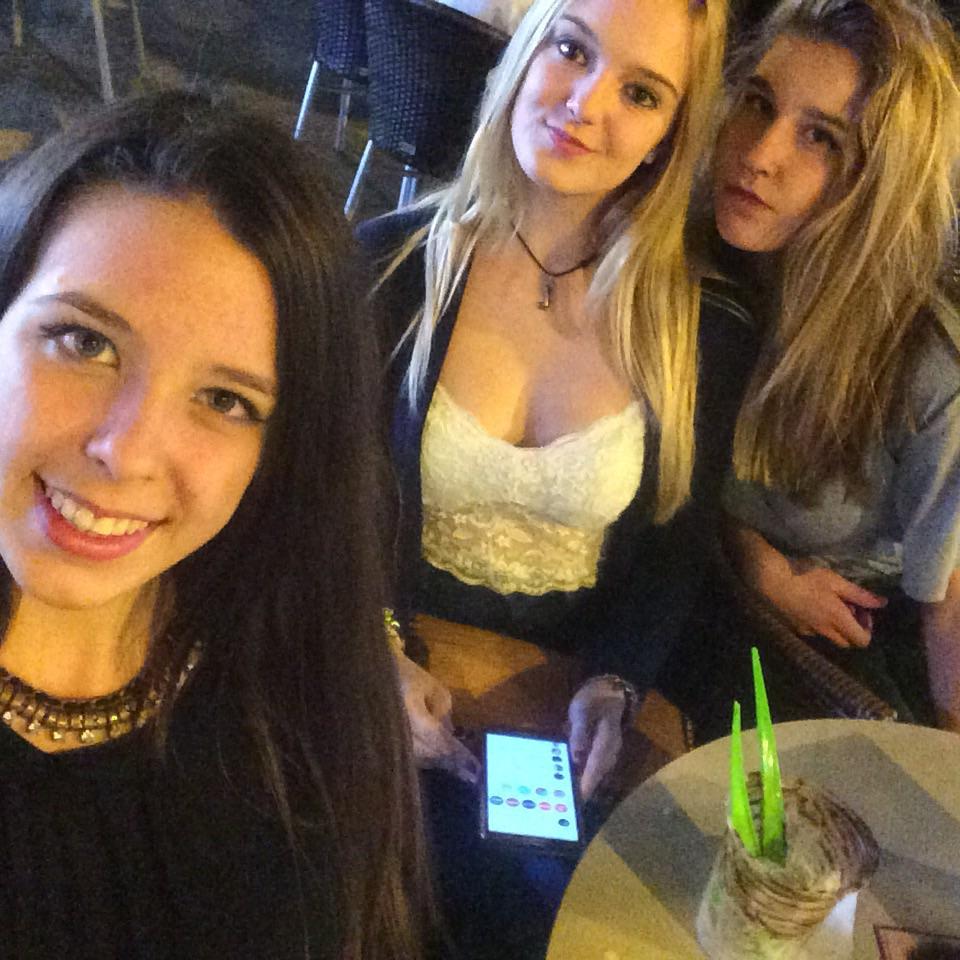 Isaa_MN's tweet photo. Y doy gracias por tenerlas. Muy buena noche ♡ @lovebigote @GarciaBernal17 https://t.co/TY0enTJxgM