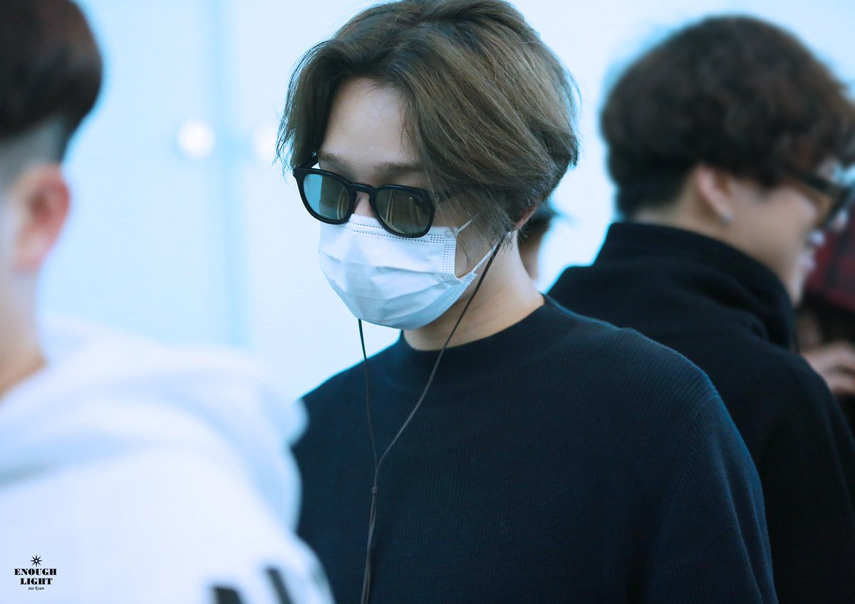 150124 ICN 출국-남태현 ♥못 본 사이 잘생김 대퍽발!!♥
cfile5.uf.tistory.com/image/2140E14A…
cfile22.uf.tistory.com/original/2141A…