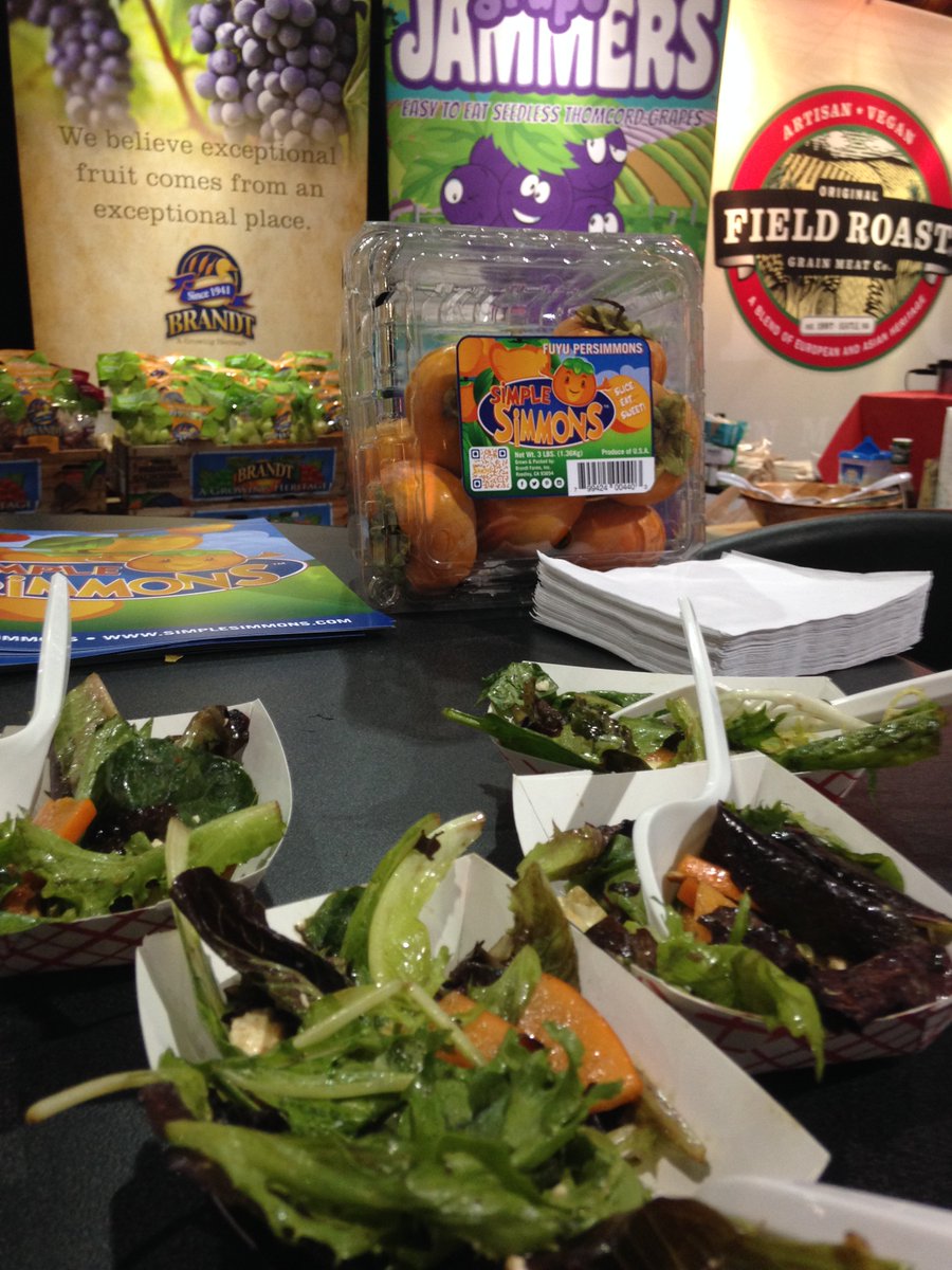 Simple_Simmons's tweet photo. Are you attending @FreshSummit?Come visit us at Booth #5258 & grab a #fresh snack w/a #sweet surprise!#SimpleSimmons https://t.co/3ie2GJhKYq