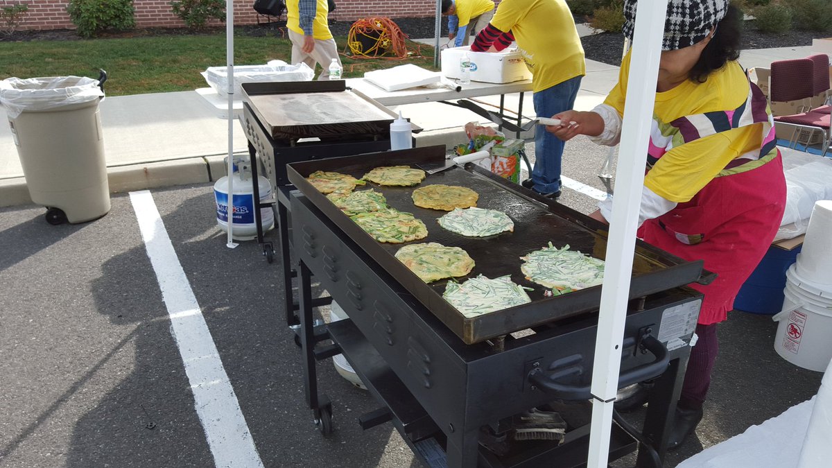 Insidethe's tweet photo. Lots of yummy Korean food fresh and already made. #cherryhillkoreanfood https://t.co/dYOOhybBDb