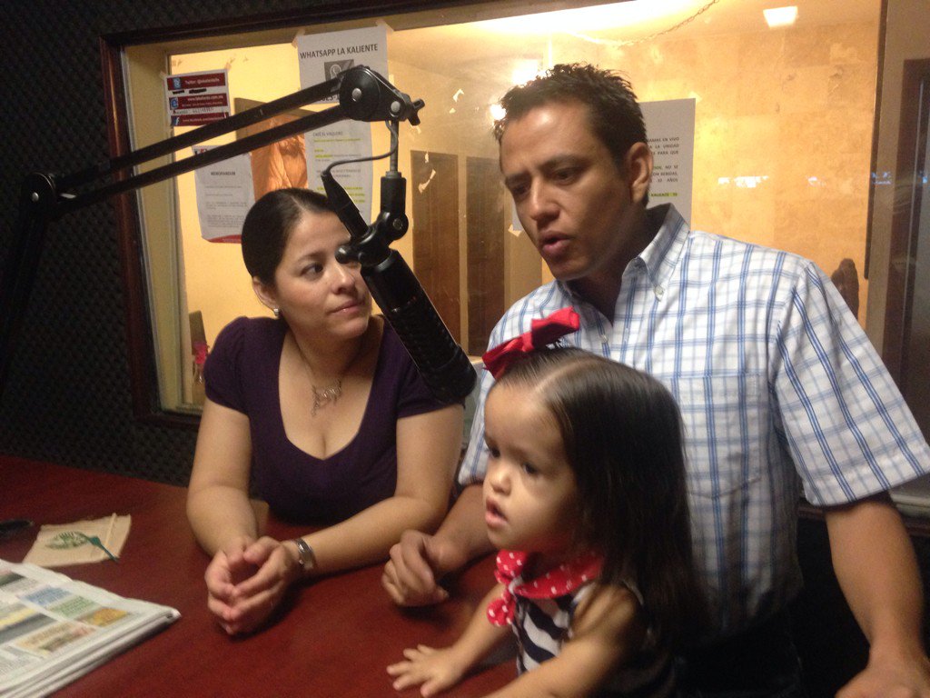 Karina_BarrazaV's tweet photo. Gracias a Julia y a sus papás. Este 25 de oct. #DíaMundialDeLasPersonasDeTallaBaja @COLUMNAVIVEROS @NoticiasenKS https://t.co/2Pead0RYKE