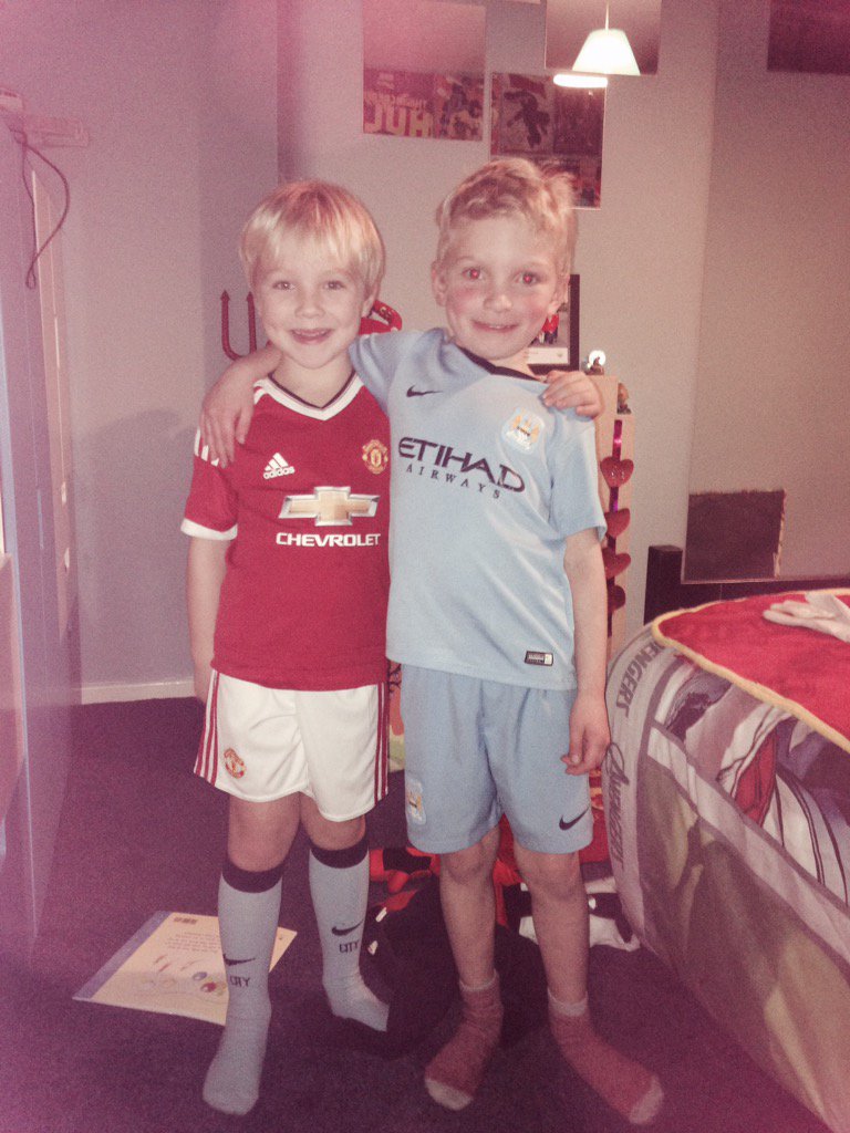 heidishirl's tweet photo. I swear to god they did this themselves @djomm99 @Arfablue #ManchesterDerby #truebuddies ❤️💙 https://t.co/da3ETzbj6v