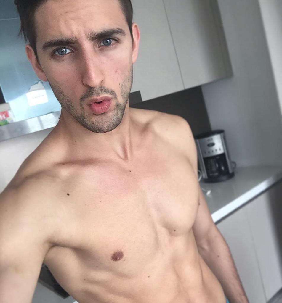 DavidLundins's tweet photo. In the Kitchen like a #Man 😋🍳 #real #men #knows #how #to #cook 
Someone Who Agrees? #taggi… https://t.co/Ph3TAypnni https://t.co/Ximnq1P8cr