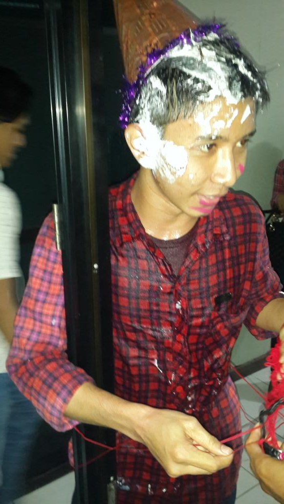 13est_nitro's tweet photo. @punggehp selamat ulang tahun buat ketua angkatan kita, semoga di umurnya yg ke-21 ini akan baik2 saja 😁😁😁😃😃😃😄😃 https://t.co/qwfXn28cxS