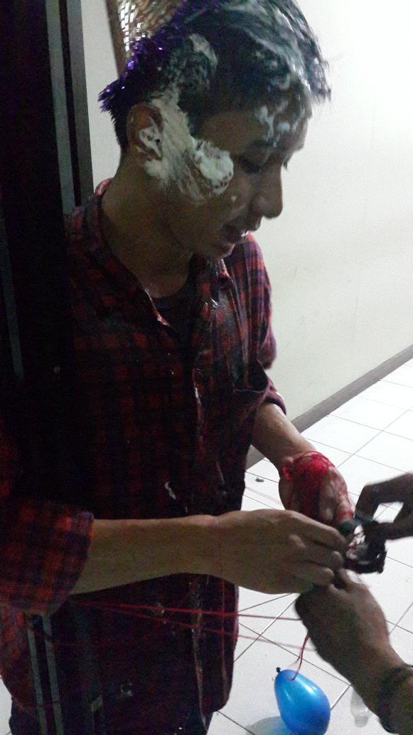 13est_nitro's tweet photo. @punggehp selamat ulang tahun buat ketua angkatan kita, semoga di umurnya yg ke-21 ini akan baik2 saja 😁😁😁😃😃😃😄😃 https://t.co/qwfXn28cxS