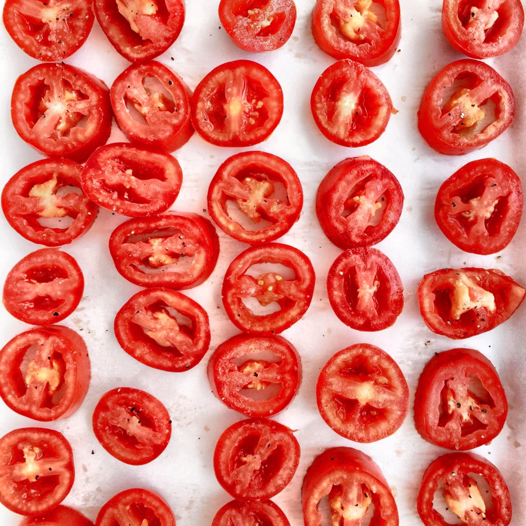 batchoflove's tweet image. Posted a recipe for Oven Dried Tomatoes that you should try: batchoflove.com/2015/10/22/ove…