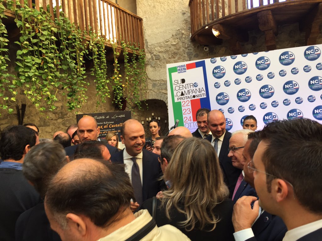 #primafestapopolare 3 giorni di confronto e dibattito aperto.
Complimenti <a href="/g_alfano/">Gioacchino Alfano</a> <a href="/Luigi__Barone/">Luigi Barone</a> e tutto lo staff