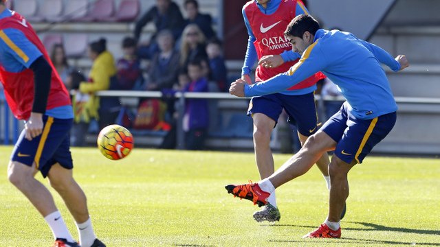 FCBarcelona's tweet photo. Luis Enrique: "Luis Suárez is doing a good job defensively as well for us" #FCBlive #Suarez365 https://t.co/Cvw5E9oBkx