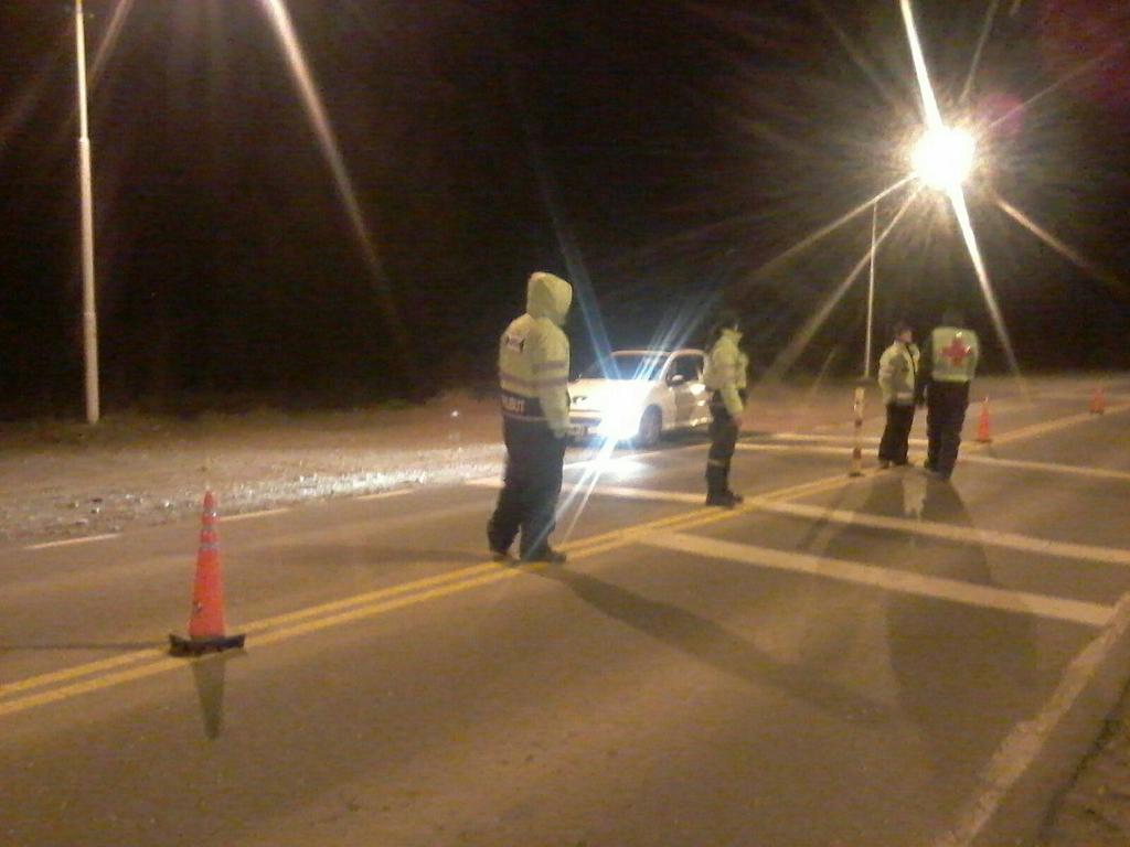 APSV3's tweet photo. APSV/ESQUEL.RN259.puesto 627.con Policía Vial.Finaliza alcoholemia con 2 positivos y retiro via publica https://t.co/rqAxQfXe7f