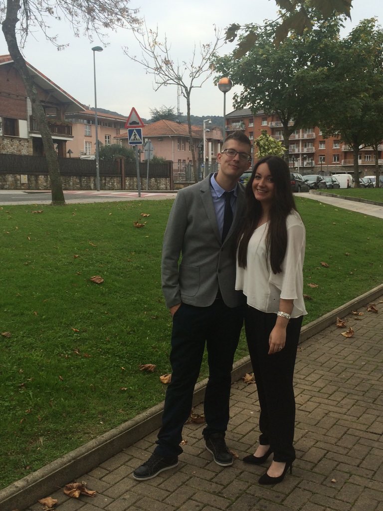 Unaitwitt's tweet photo. De bodorrio con @ariaane05 https://t.co/jIjT6p4W2i