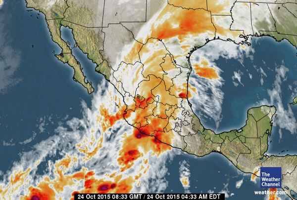 EfektoTv's tweet photo. Se degrada #HuracanPatricia a Tormenta Tropical, sin embargo continuarán lluvias https://t.co/bQmxhmbdNf