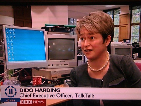 MrASingh's tweet image. The CEO of #talktalk wonders how they got hacked when she's sitting in front of a Windows ME pc &amp;amp; VCR player!? 😂