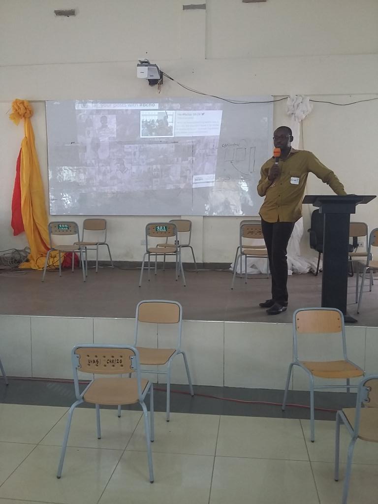 BarCampHo's tweet photo. Ho bred Ernest Gavor talking about Moja app, which incentivizes blood donation in #Ghana. He's with #233apps. #bcho https://t.co/bYMbXS3WMM