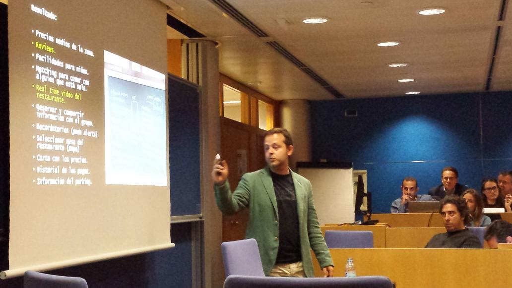 AnnaRevenga's tweet photo. Luis Duque nos presenta su proyecto #Kashless para pagos móviles en restaurantes #emdb15 @ESADEexed https://t.co/t1oZGpLhKe