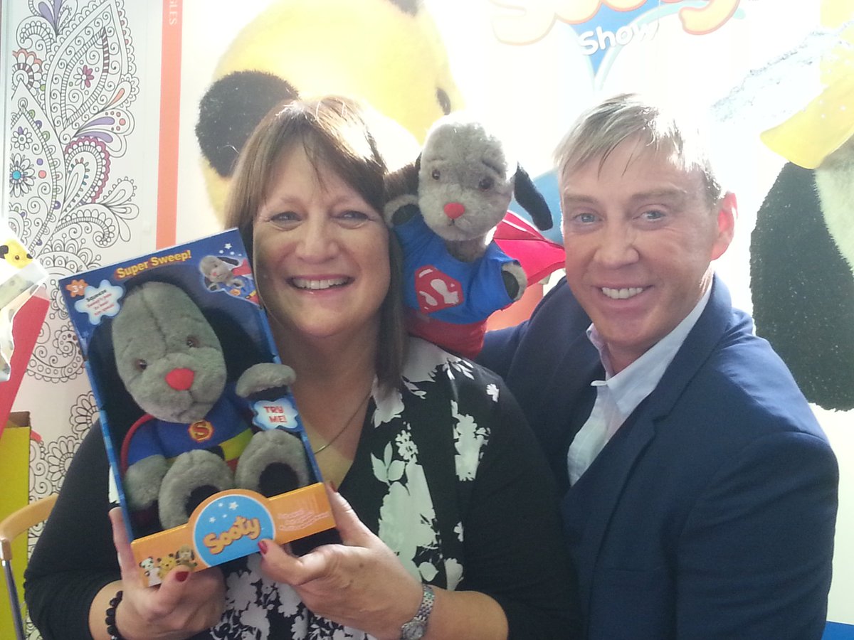 Sootyandco's tweet photo. Sweep meets @GoldenBearToys's Super Sweep at #BLE2015! https://t.co/IRpvpanTpX