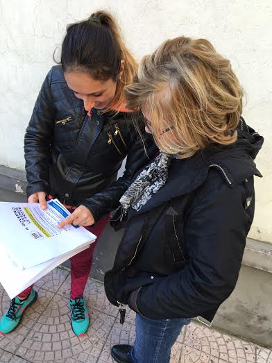 corradopassera's tweet photo. Bravi i nostri attivisti! Un successo il volantinaggio di #ItaliaUnica contro la svendita di #Poste https://t.co/Js8rlOSuCh