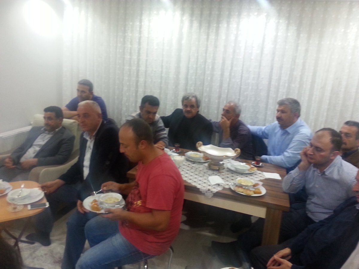 argeumr's tweet photo. M.Vek.Ady.@Orhan_Birdal ile İstiklal Mh.Şehzade Sit.Sohbetimiz @ESEDATCAKIROGLU @NYEKELER @salhozden1964 @ekanariya https://t.co/FdGCLa7V8S