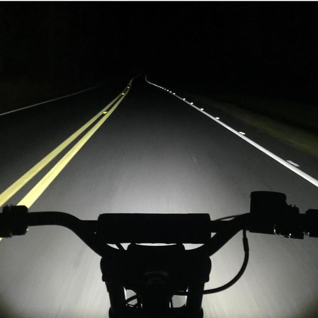 Absolut_Moto's tweet photo. Night vision 👀 #TrackerDie lightbars make seeing at night a... https://t.co/3a8r44LVUI + #caferacer #bespoke #trac… https://t.co/qNLpvtof46