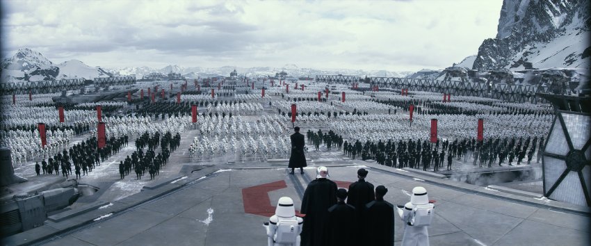 CHIP_online's tweet photo. So #genial wird #StarWars 7: Was der #Trailer nicht auf den ersten Blick verrät. https://t.co/DJKts0h5UO https://t.co/FWKSoJtjWI