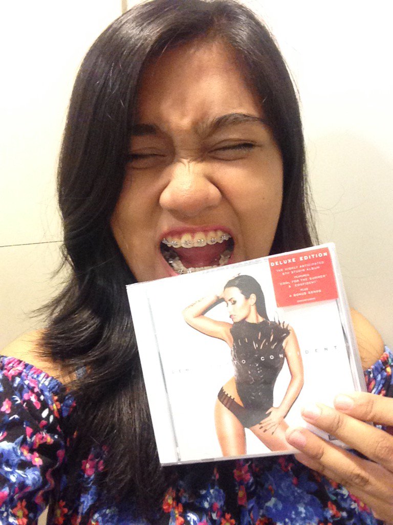 armicarpio's tweet photo. Me with my copy of the bible @ddlovato @demipilipinas @mca_music @Astroplus1 #Confident https://t.co/2gd8UJ6sXM