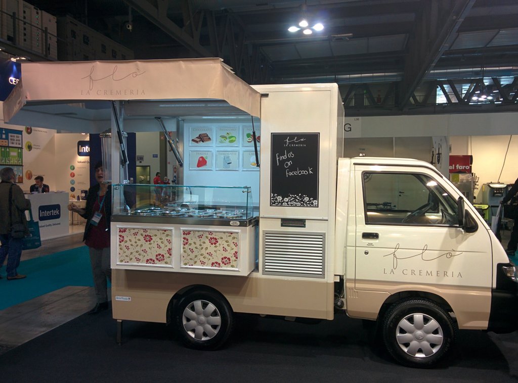 eatinero's tweet image. Saluti a tutti gli Eatineranti dalla fiera @HostMilano! Resti Spa presenta la nuova linea #StreetFoody #cibodistrada