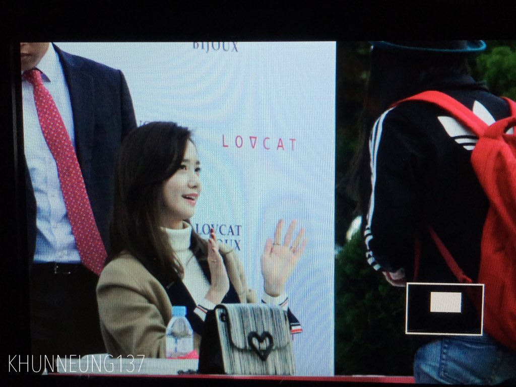 [PIC][24-10-2015]YoonA tham dự buổi fansign cho thương hiệu "LOVCAT" vào chiều nay - Page 4 CSFMo1pUcAIh_H1