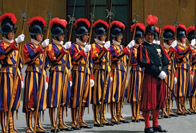 Florian_Vienna's tweet photo. Katechizm Kościoła: każdy człowiek zasługuje na szacunek @EpiskopatNews #Synod15 #Florian_Vienna Vatican Swiss Guard https://t.co/0pd7LjQ29J