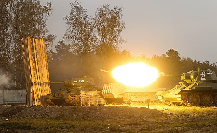 KubinkaTank's tweet photo. Look how we celebrated the Day of brave people https://t.co/diqmv448bP Photo by Christina Kormilitsyna #tanks https://t.co/CibF7lTPXn