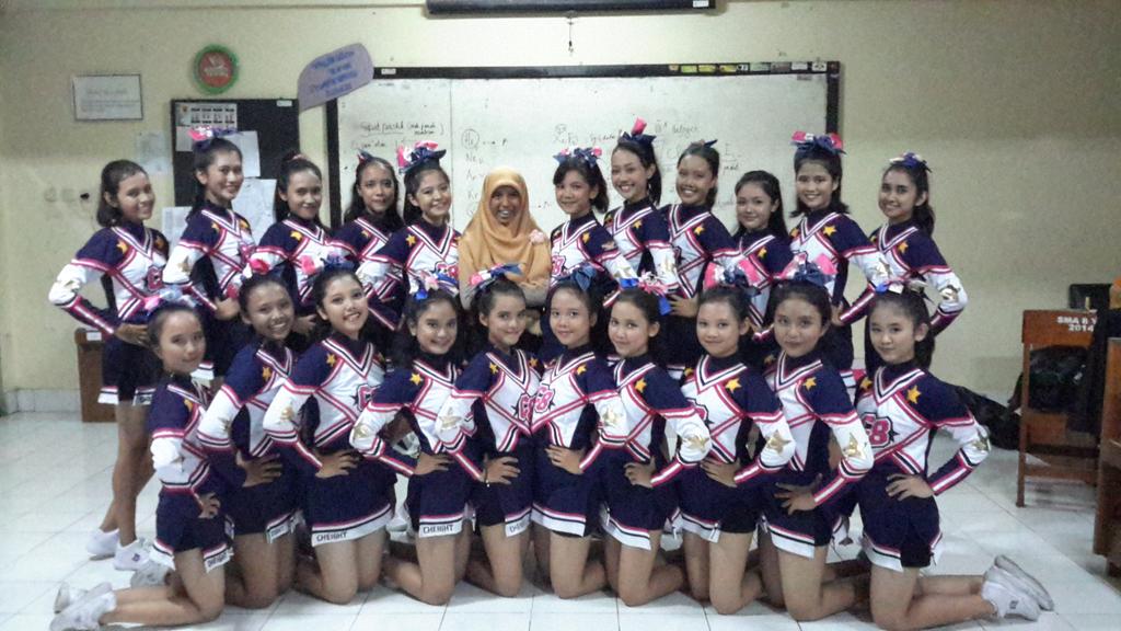 CheersEight w/ ibu MPK wkw (-1) #GOODDAYRASADELAYOTA #GaulOOTD <a href="/gooddayid/">Good Day Coffee</a>