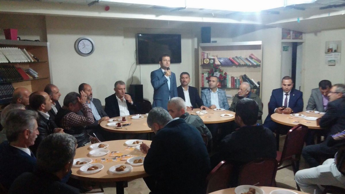 argeumr's tweet photo. M.Vek.Ady. @erdemir_alim ile Tepeüstü Mh.Özşenbahçe Sit.Sohbetimiz @ESEDATCAKIROGLU @hakangurbuz24 @salhozden1964 https://t.co/warMrJ5OpF
