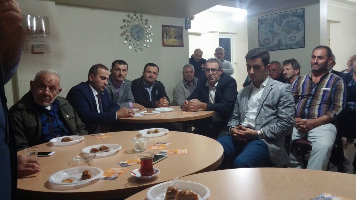 argeumr's tweet photo. M.Vek.Ady. @erdemir_alim ile Tepeüstü Mh.Özşenbahçe Sit.Sohbetimiz @ESEDATCAKIROGLU @hakangurbuz24 @salhozden1964 https://t.co/warMrJ5OpF
