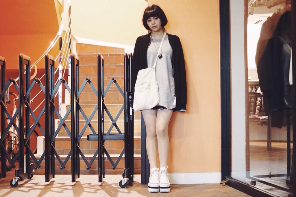 color_niigata's tweet photo. #model kanako
#fashion #snap #photo
#MaisonMargiela #CONVERSE #Retique
#モデル #スタイル #コーディネート #スナップ #イマソラ #写真 #新潟 https://t.co/h9oBl004sS