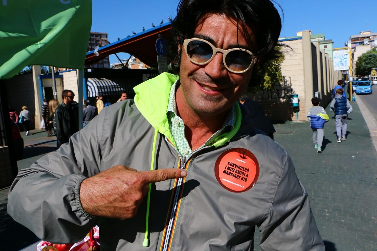 A Bari con .<a href="/almobibolotti/">Almo Bibolotti</a> preferiamo le mele bio ai pesticidi! #SoCosaMangio #IKnowWhoGrewIt .<a href="/Greenpeace_ITA/">Greenpeace Italia</a>