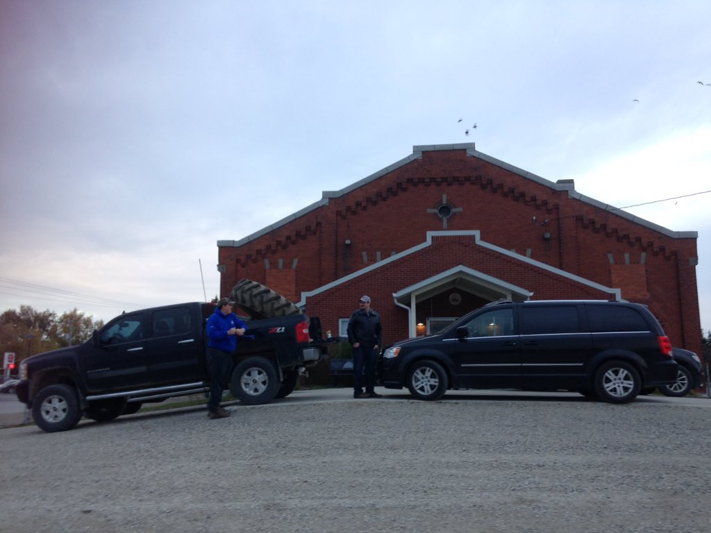 HuronPerthJF's tweet photo. Good morning! @PerthJF members are busy setting up for @JFAO__Autumn Profile. Welcome JFers from #OntAg  #JFAP2015 https://t.co/uICVWpmi1P