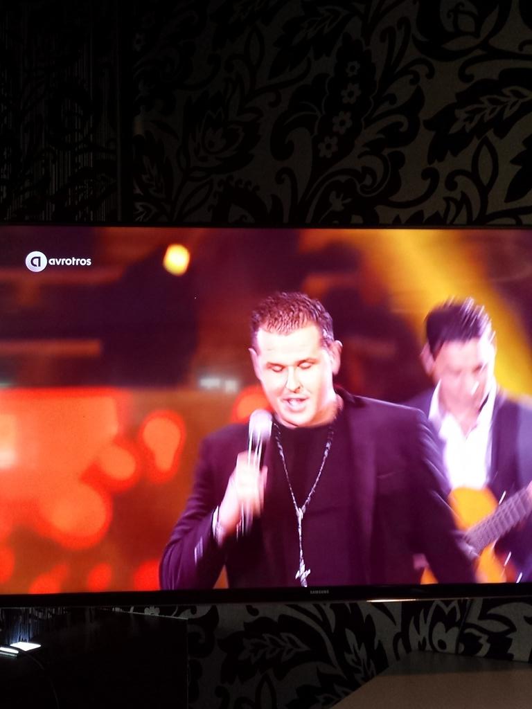 RaafRob's tweet photo. Johhn op TV #Piratenfeest https://t.co/ICedKK6GlG