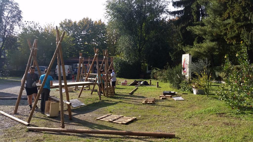 scouteguide's tweet photo. #scoutchef allestendo accoglienza per #maratown2015 @agesci @cngei @agescimilano @piacere_milano https://t.co/r923PXLgnJ