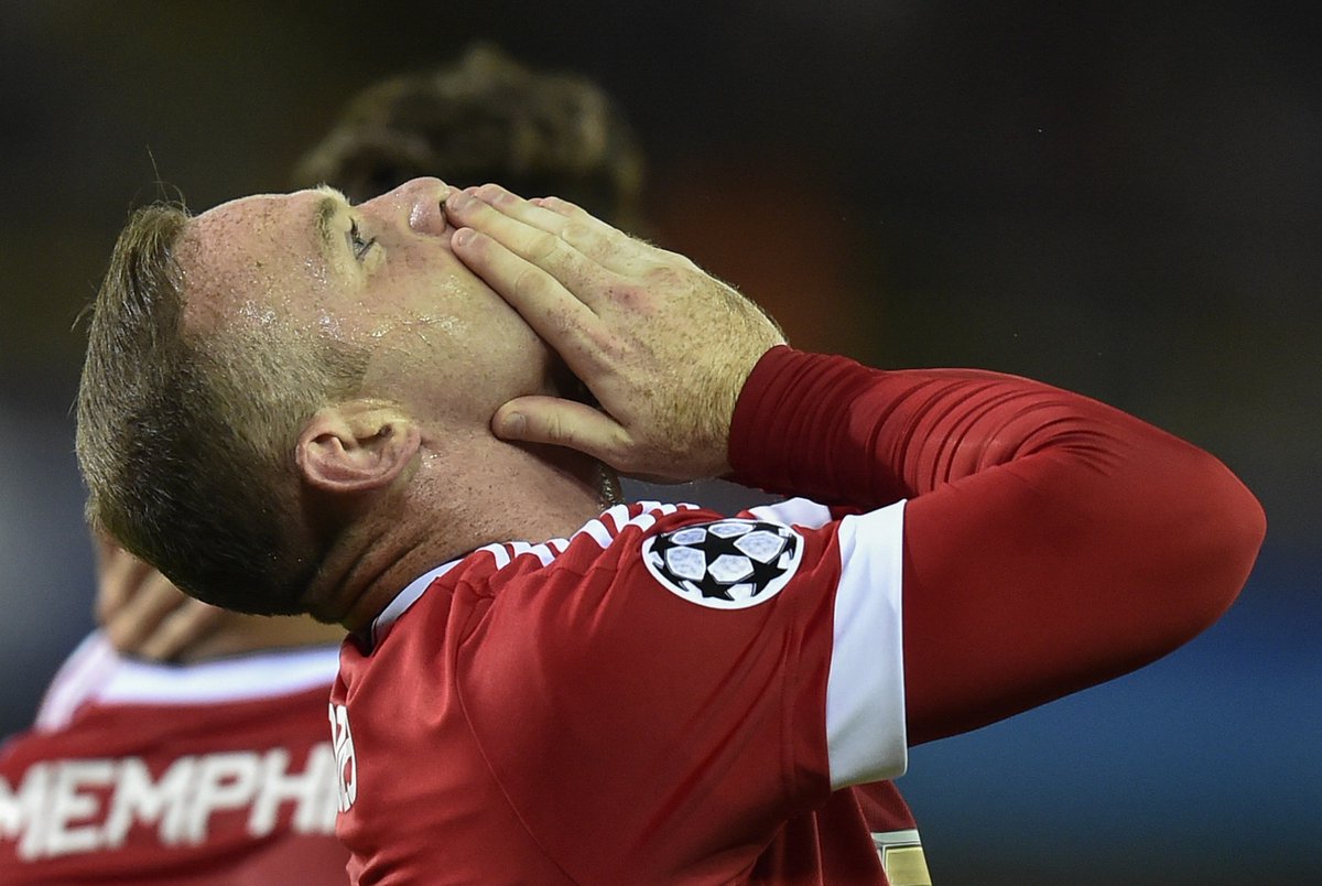 ChampionsLeague's tweet photo. Zlatan: "Rooney is a fantastic footballer. That is one English player I like more than anyone." #UCL https://t.co/639A5IA5Yz