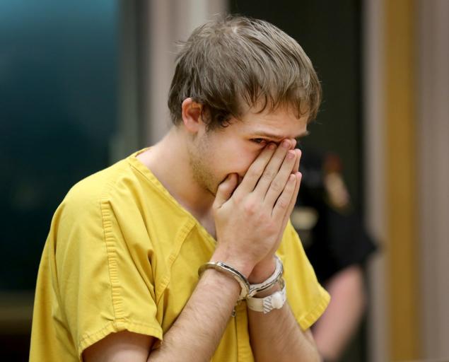 NYDailyNews's tweet image. Ohio man charged with unleashing spray of bullets into family car, killing 2 of his sisters. nydn.us/1NsDg3N