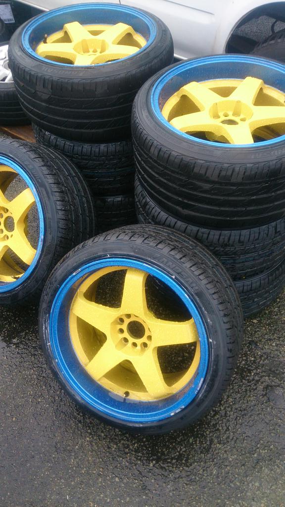 landsail_tyres's tweet photo. Think he's got enough tyres?... Time will tell. He's ready for the track. #LS588 @KeeberDrift https://t.co/NM5xARyiyr