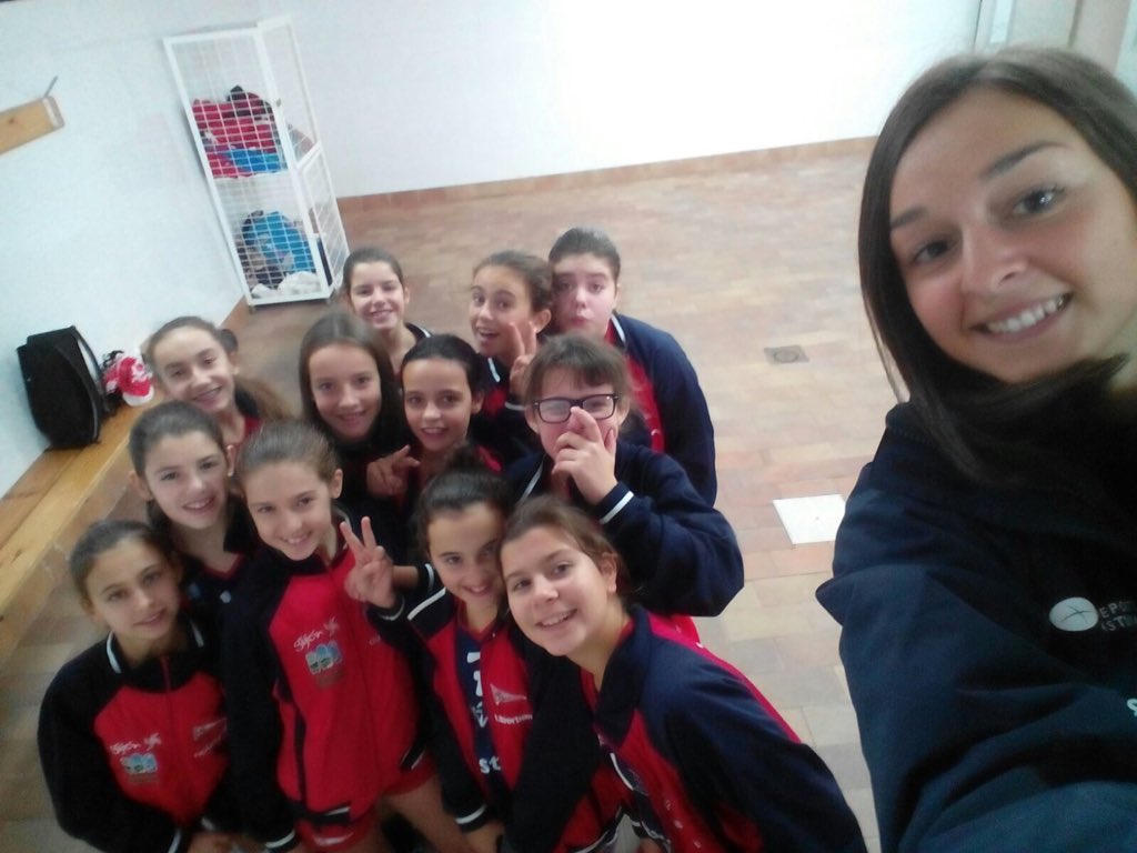 VoleibolRGCC's tweet photo. #Inf2015RGCC disfruto del I Torneo Palombina @voleycurtidora #RGCC #somosgrupo https://t.co/nHj2McoTtP