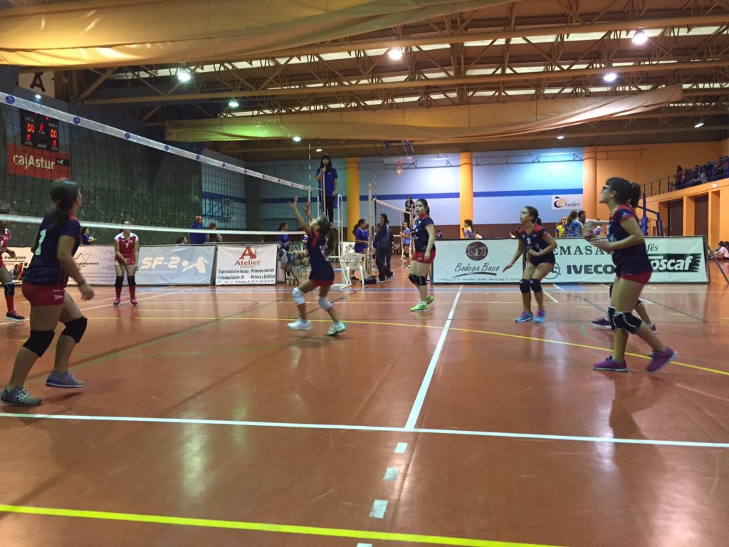 VoleibolRGCC's tweet photo. #Inf2015RGCC disfruto del I Torneo Palombina @voleycurtidora #RGCC #somosgrupo https://t.co/nHj2McoTtP