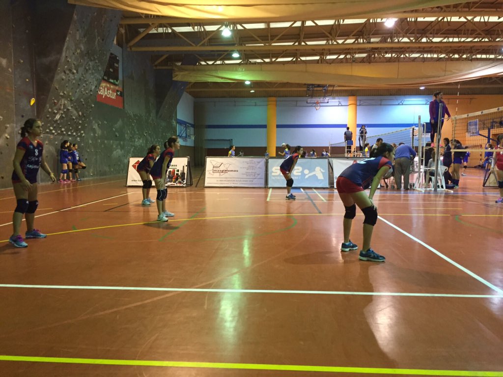 VoleibolRGCC's tweet photo. #Inf2015RGCC disfruto del I Torneo Palombina @voleycurtidora #RGCC #somosgrupo https://t.co/nHj2McoTtP