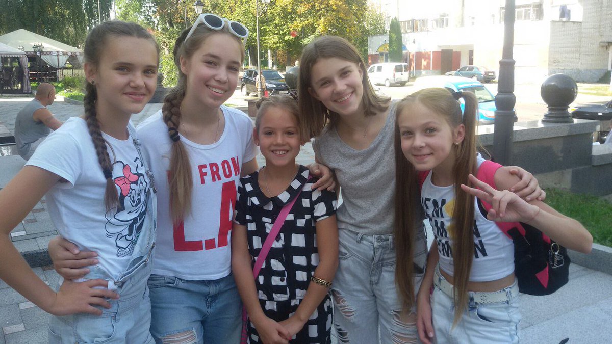 KayleeRollins1's tweet photo. Love you all at @KFweek See me and @perrieeast @sophiabonee @TheSamWolfe performing at 5:00 PM https://t.co/t2uB0MkatL